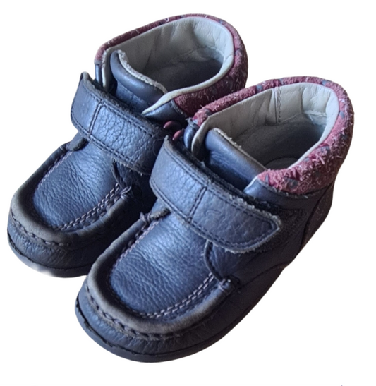 CLARKS Grey Velcro Strap Shoes, Size C 6.5, Girls 18-24 months